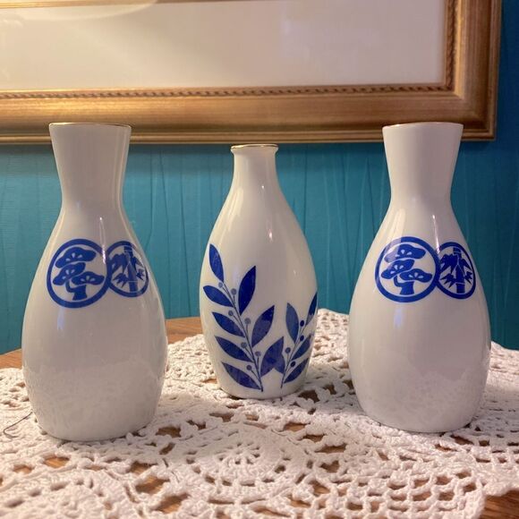 Sake, bottles, vintage, Japan, set of three blue and white marked vase, flower - Picture 1 of 9